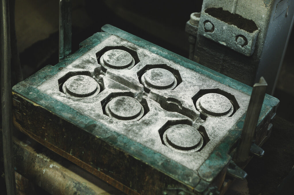 F1 モールディングマシン