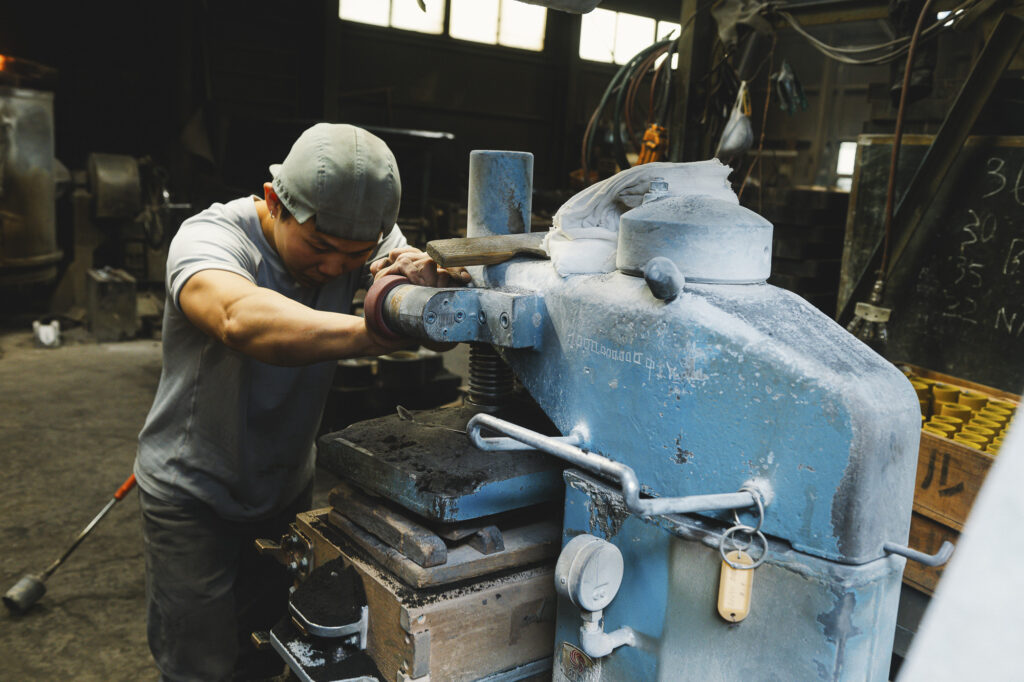 F1 モールディングマシン