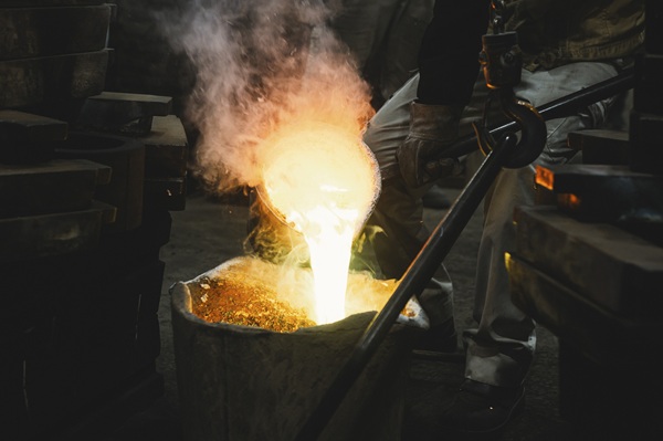 型合わせ・注湯
