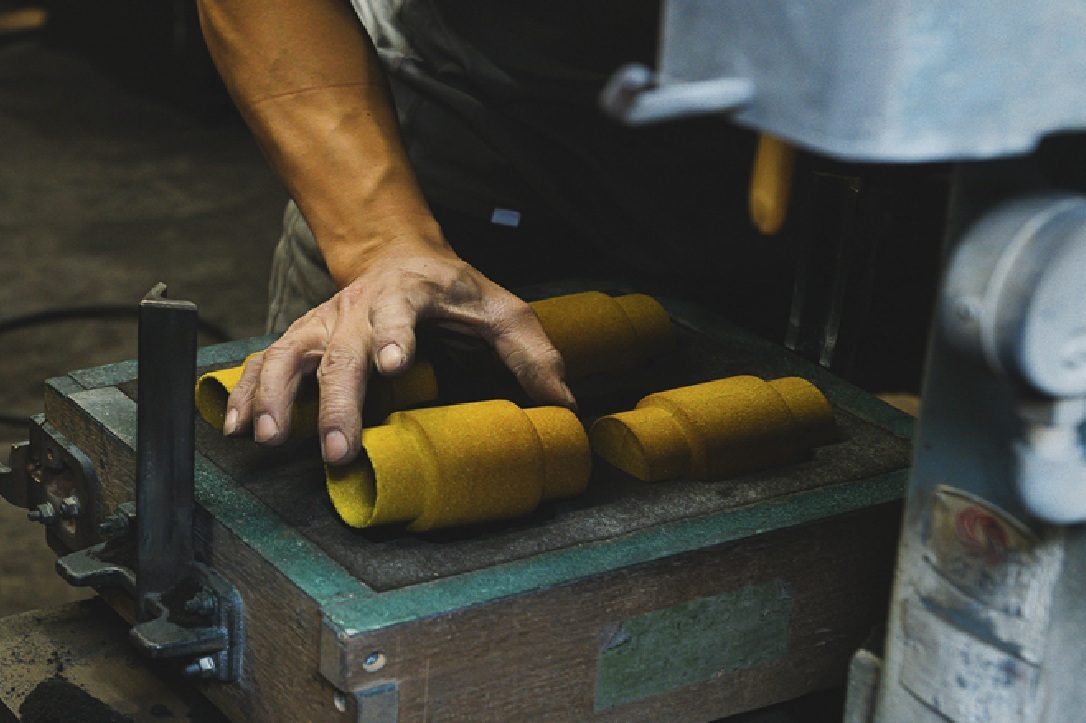 全て「手作り」にこだわり他社が断る難形状・小ロット・単品にも対応します。